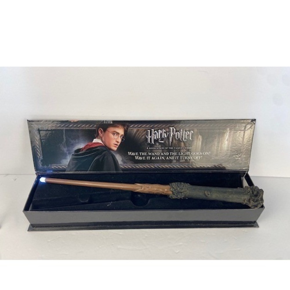 Harry Potter Illuminating Wand Light Up Wizarding World Replica with Box